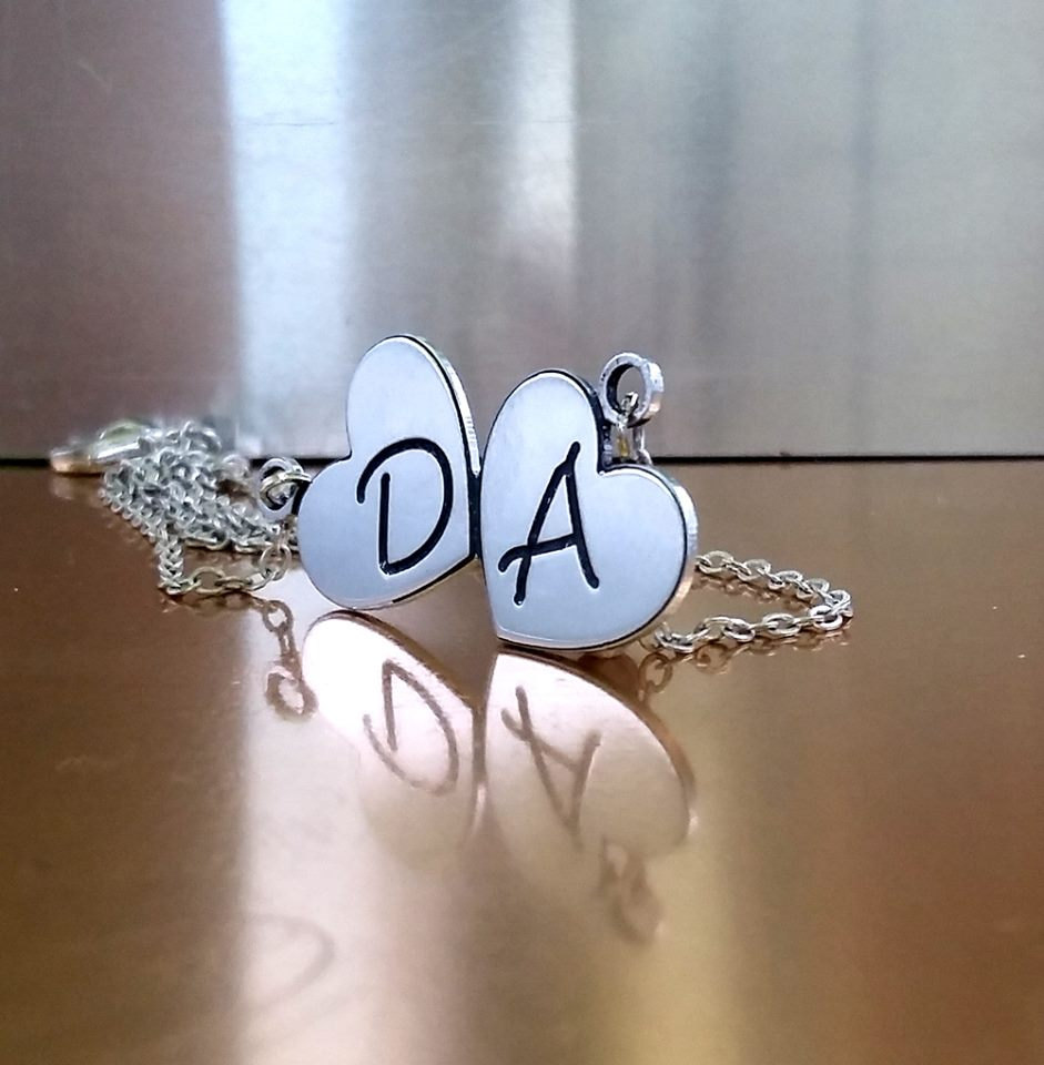 Personalisierte Herz Halskette mit Gravur | Valentinstag Geschenk | Namenskette aus Aluminium