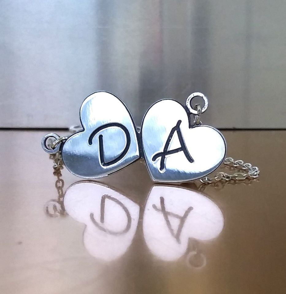 Personalisierte Herz Halskette mit Gravur | Valentinstag Geschenk | Namenskette aus Aluminium