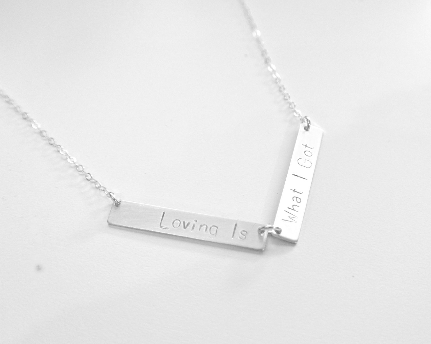 V-f&ouml;rmige Bar Halskette | Personalisierte Chevron Kette Gold &amp; Silber | Handgestempelt