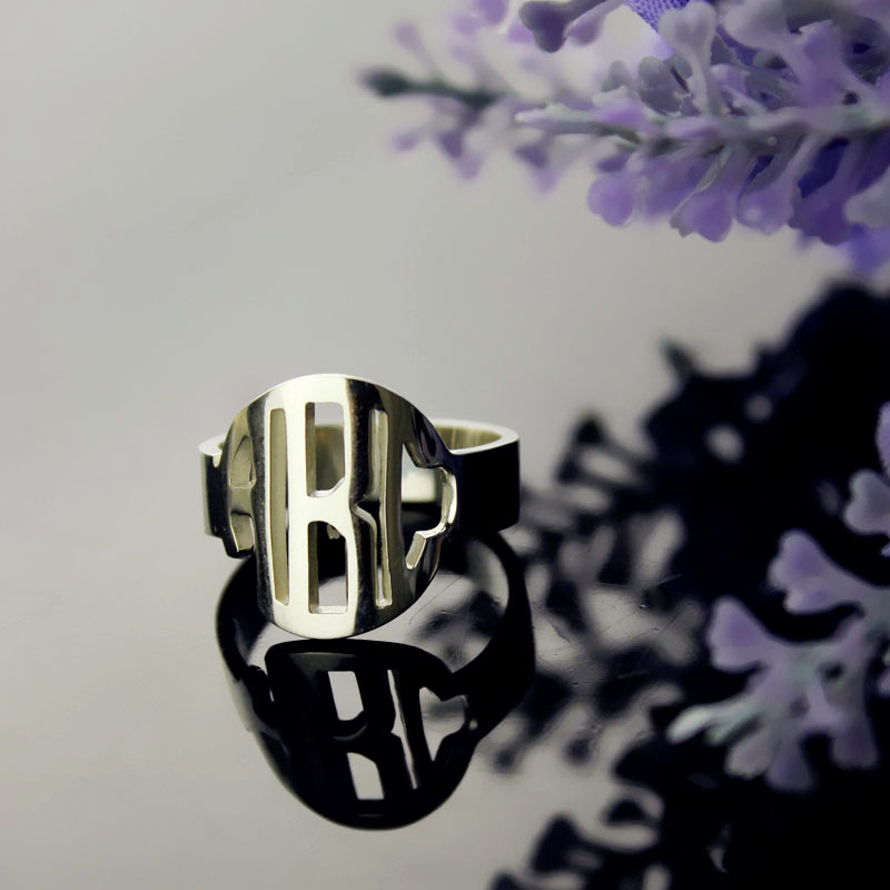 Personalisierter Monogramm Ring aus Wei&szlig;gold mit 3 Initialen
