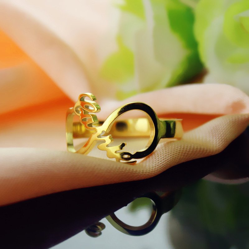 Personalisierter Unendlichkeitsnamen-Ring aus 18 Karat vergoldetem Gold
