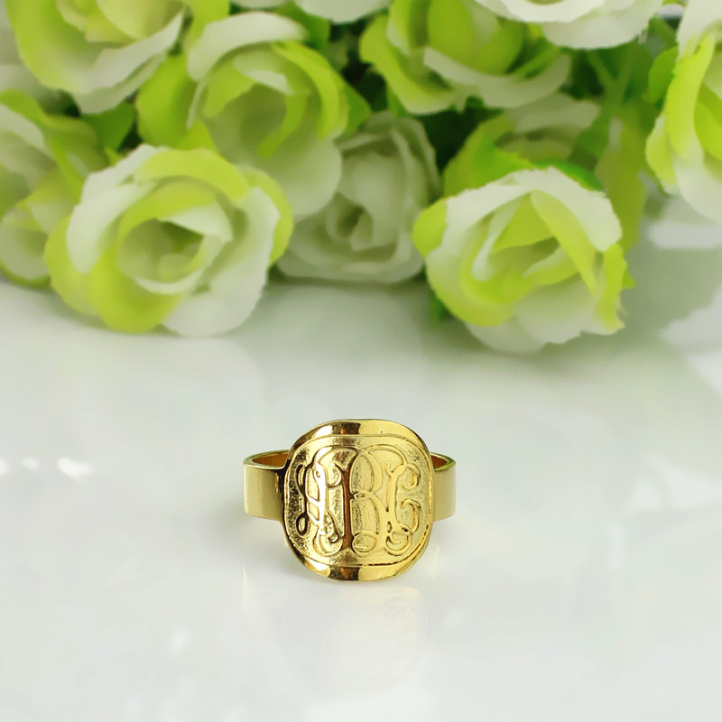 Gravierte Design Monogramm Ring aus 18 Karat vergoldetem Gold