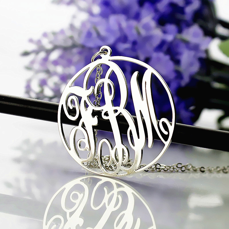 Personalisierte 18ct wei&szlig;goldbeschichtete Rebe Schrift Kreis Initialen Monogramm Halskette