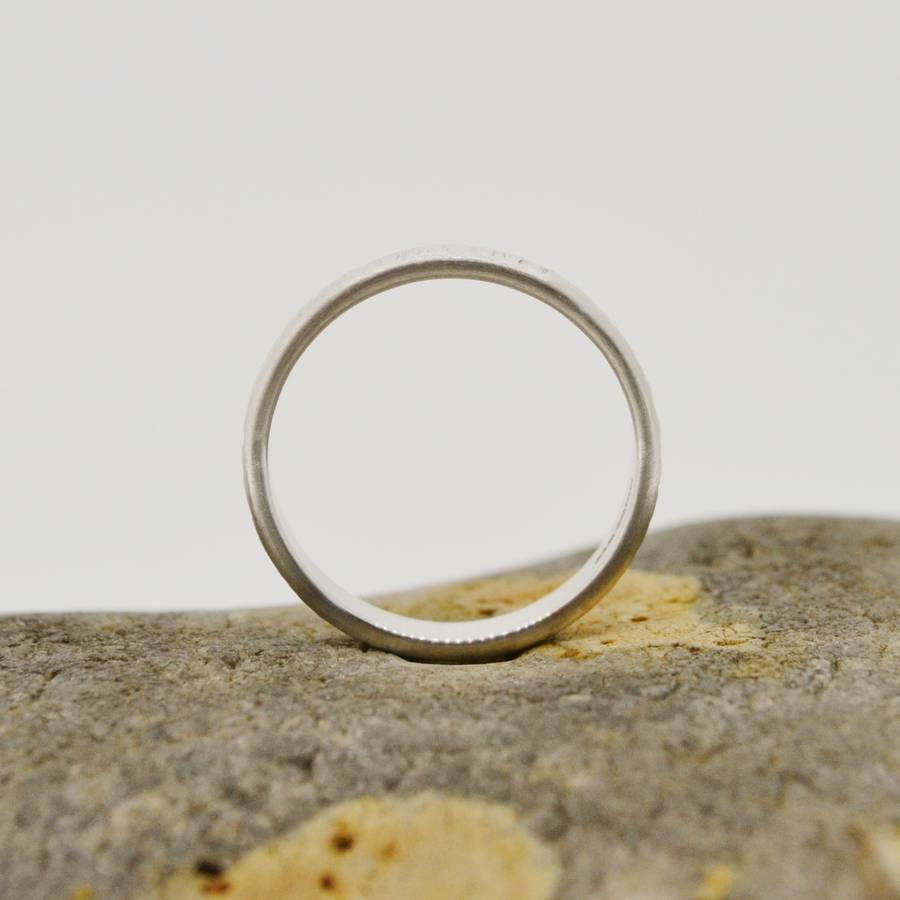 Handgemachter silberner Wellenf&ouml;rmiger Ehering - Hochwertiger handgefertigter Schmuck